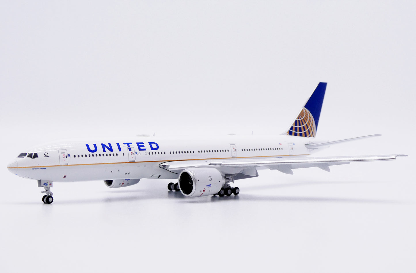 JC WINGS B777-200ER UNITED AIRLINES "GORDON M. BETHUNE" (FLAPS DOWN) REG: N78001