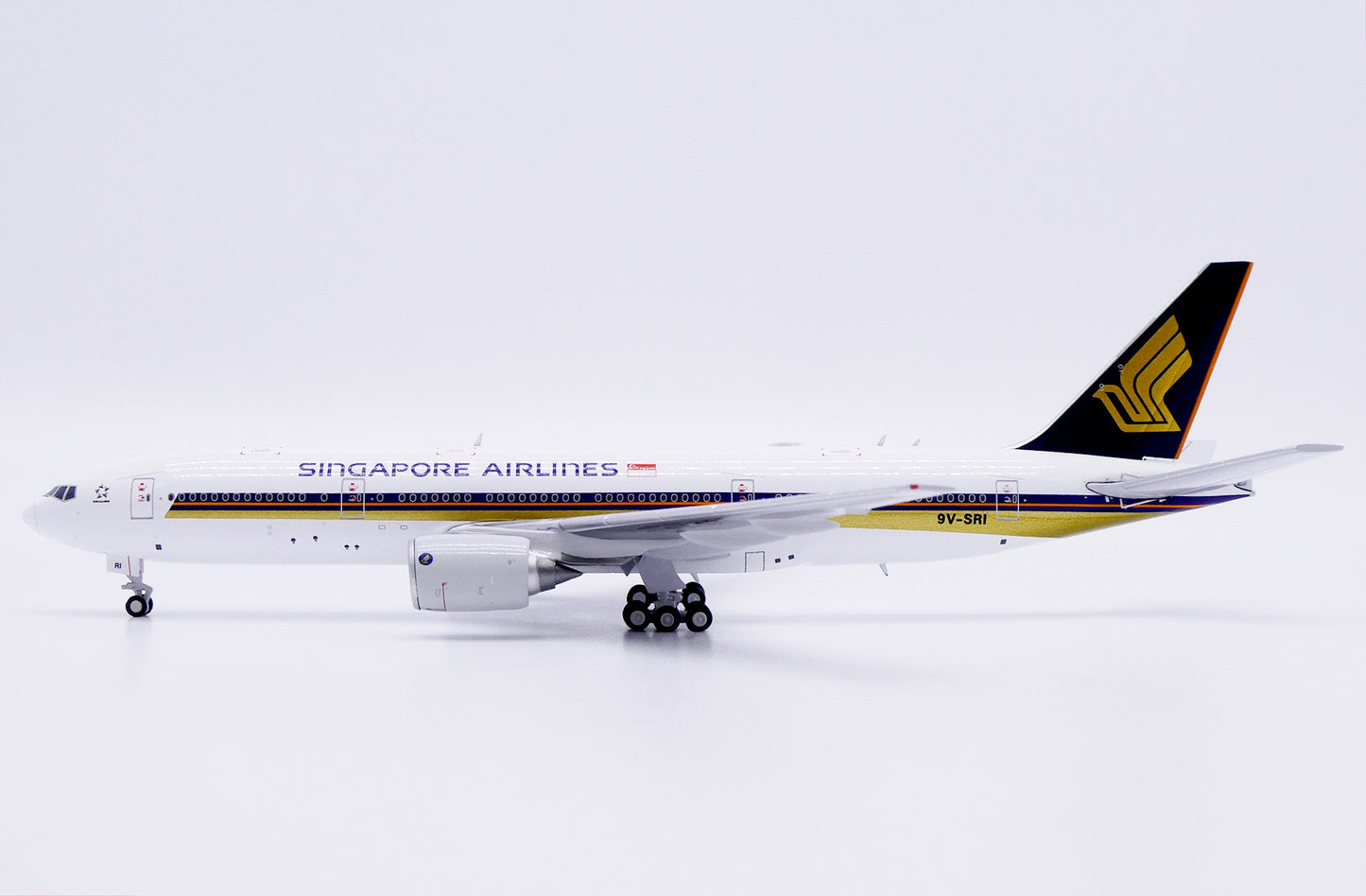 JC WINGS B777-200ER SINGAPORE AIRLINES "SMALL TITLES" REG: 9V-SRI