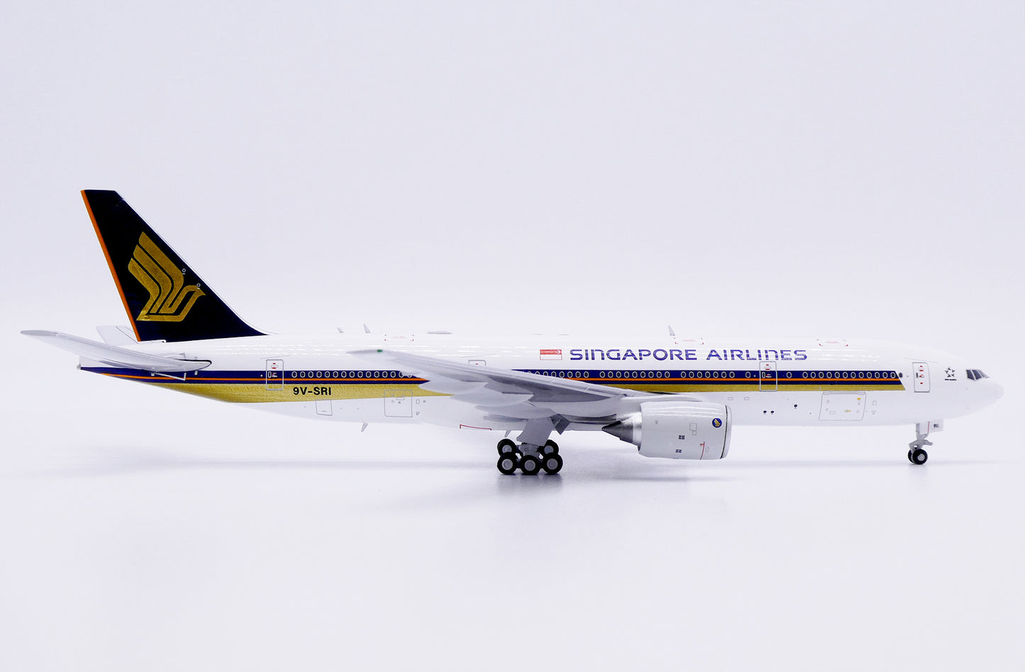 JC WINGS B777-200ER SINGAPORE AIRLINES "SMALL TITLES" REG: 9V-SRI