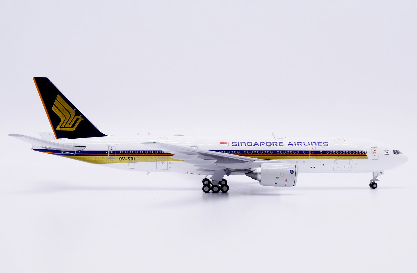 JC WINGS B777-200ER SINGAPORE AIRLINES "SMALL TITLES" REG: 9V-SRI