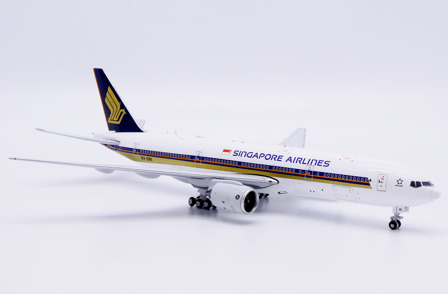 JC WINGS B777-200ER SINGAPORE AIRLINES "SMALL TITLES" REG: 9V-SRI