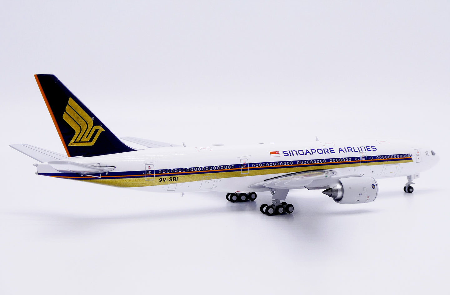 JC WINGS B777-200ER SINGAPORE AIRLINES "SMALL TITLES" REG: 9V-SRI