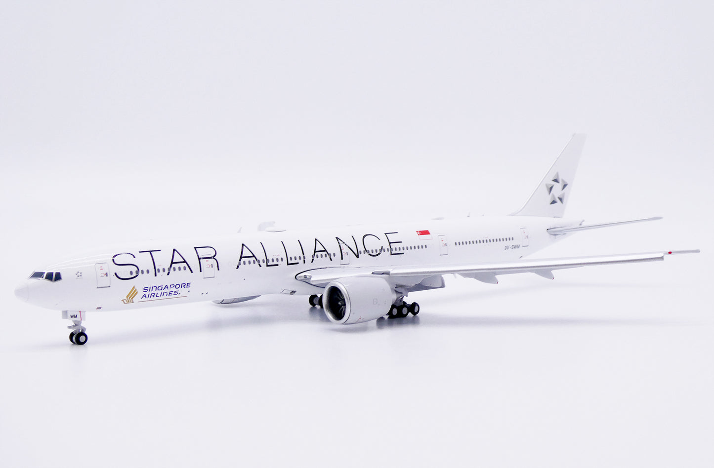 JC WINGS B777-300ER SINGAPORE AIRLINES "STAR ALLIANCE" REG: 9V-SWM