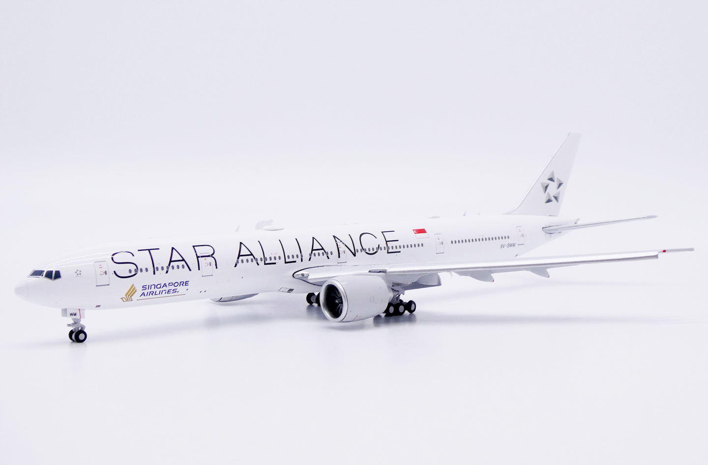 JC WINGS B777-300ER SINGAPORE AIRLINES "STAR ALLIANCE" REG: 9V-SWM
