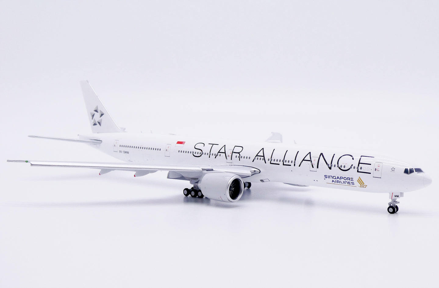 JC WINGS B777-300ER SINGAPORE AIRLINES "STAR ALLIANCE" REG: 9V-SWM