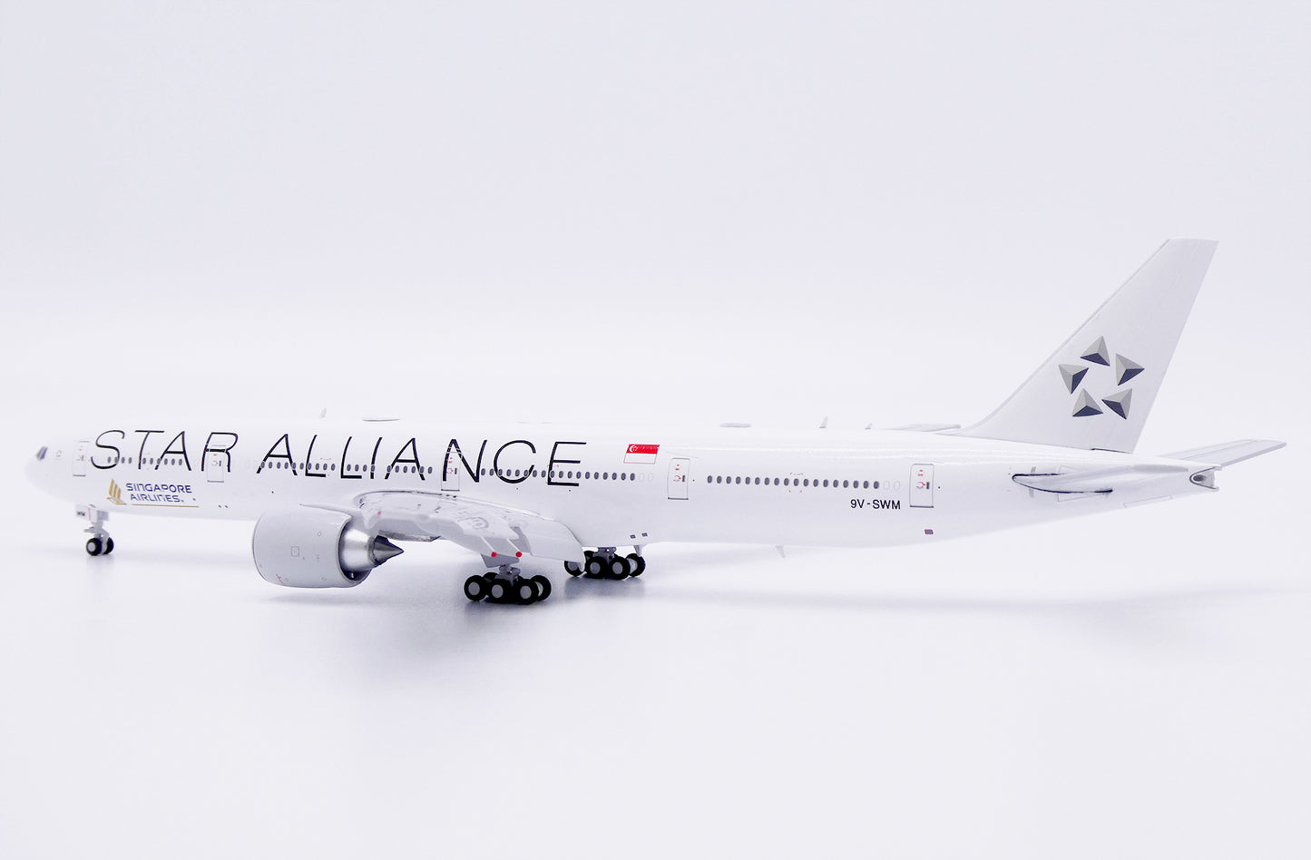 JC WINGS B777-300ER SINGAPORE AIRLINES "STAR ALLIANCE" REG: 9V-SWM