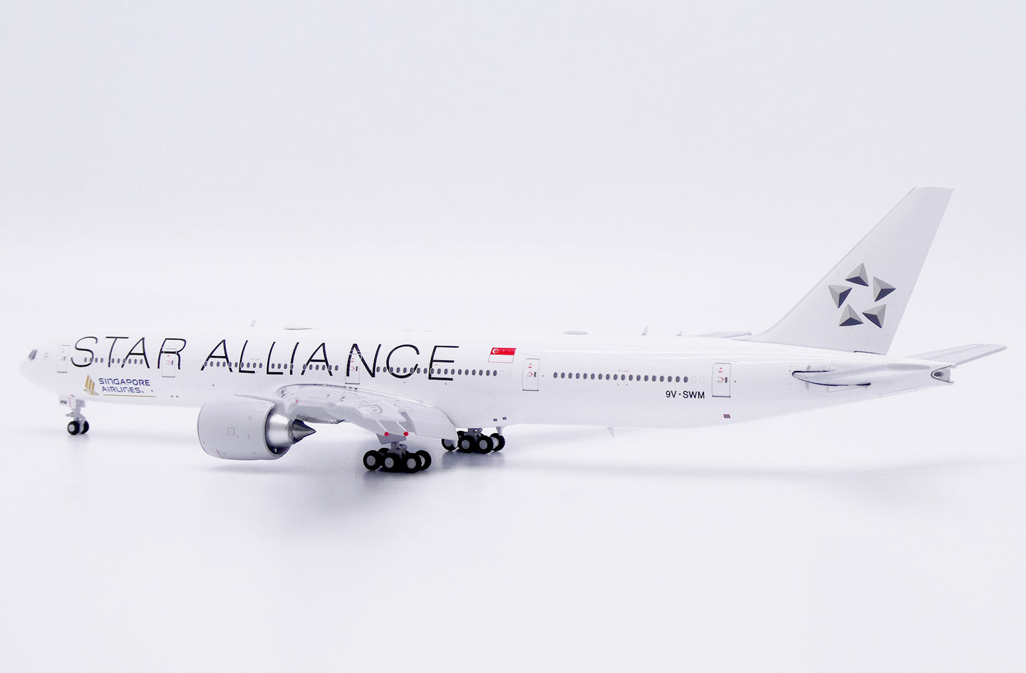 JC WINGS B777-300ER SINGAPORE AIRLINES "STAR ALLIANCE" REG: 9V-SWM