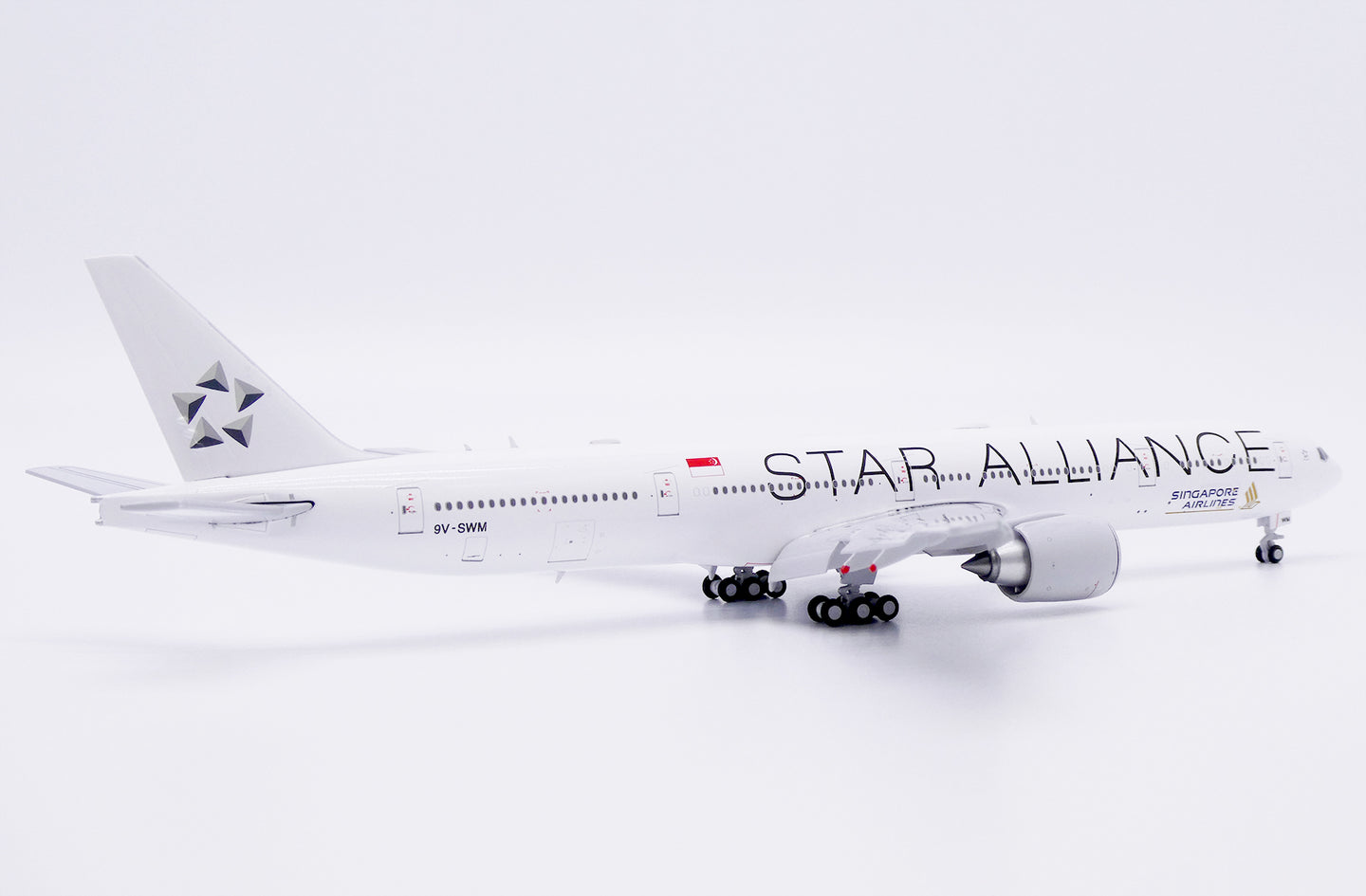 JC WINGS B777-300ER SINGAPORE AIRLINES "STAR ALLIANCE" REG: 9V-SWM