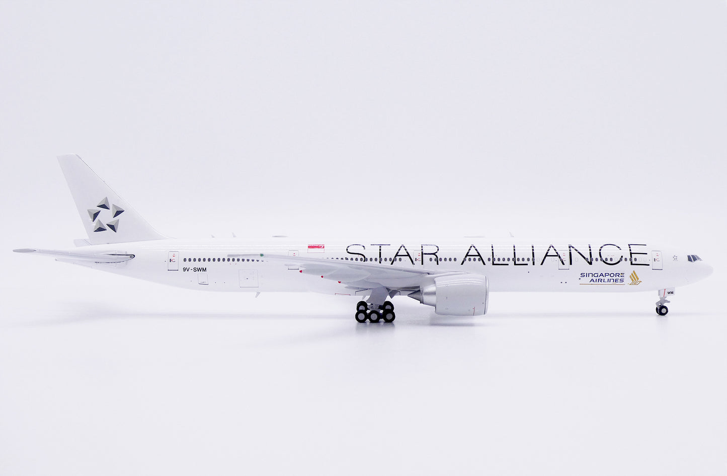 JC WINGS B777-300ER SINGAPORE AIRLINES "STAR ALLIANCE" REG: 9V-SWM