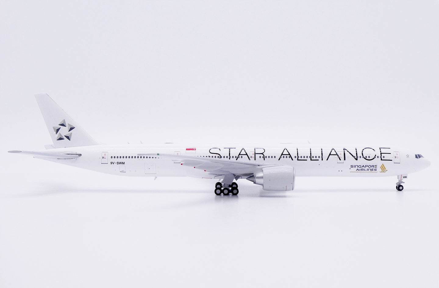 JC WINGS B777-300ER SINGAPORE AIRLINES "STAR ALLIANCE" REG: 9V-SWM