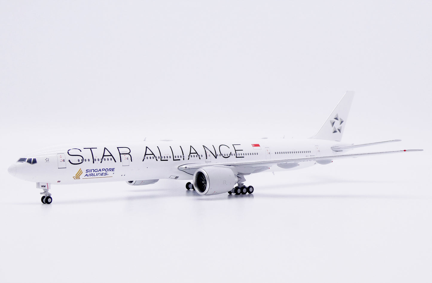 JC WINGS B777-300ER SINGAPORE AIRLINES "STAR ALLIANCE" REG: 9V-SWM