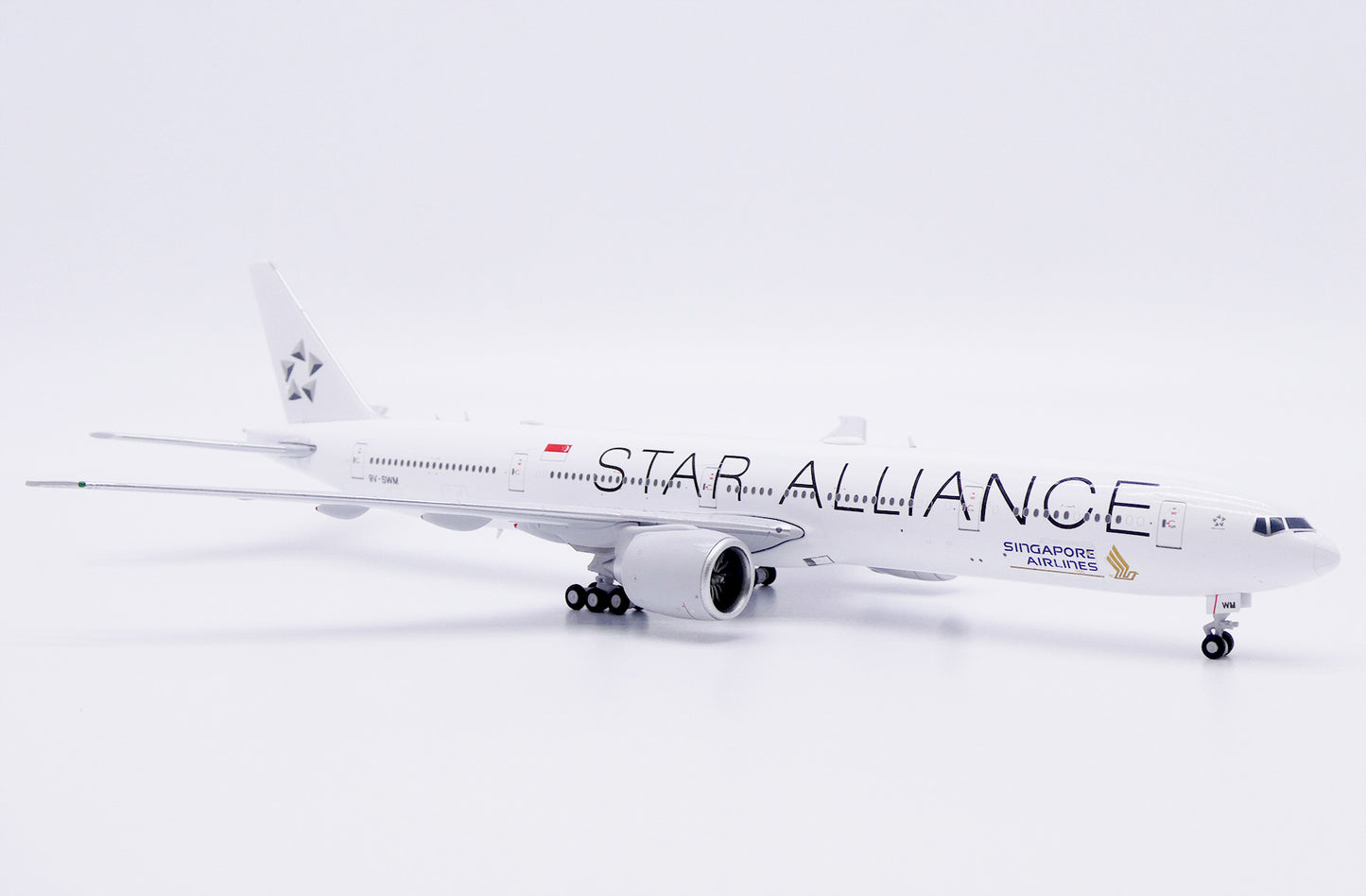 JC WINGS B777-300ER SINGAPORE AIRLINES "STAR ALLIANCE" REG: 9V-SWM