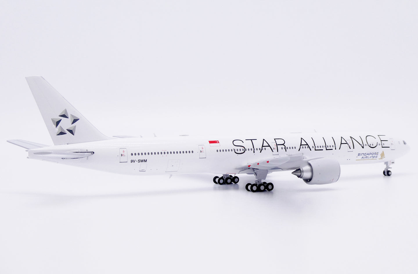 JC WINGS B777-300ER SINGAPORE AIRLINES "STAR ALLIANCE" REG: 9V-SWM