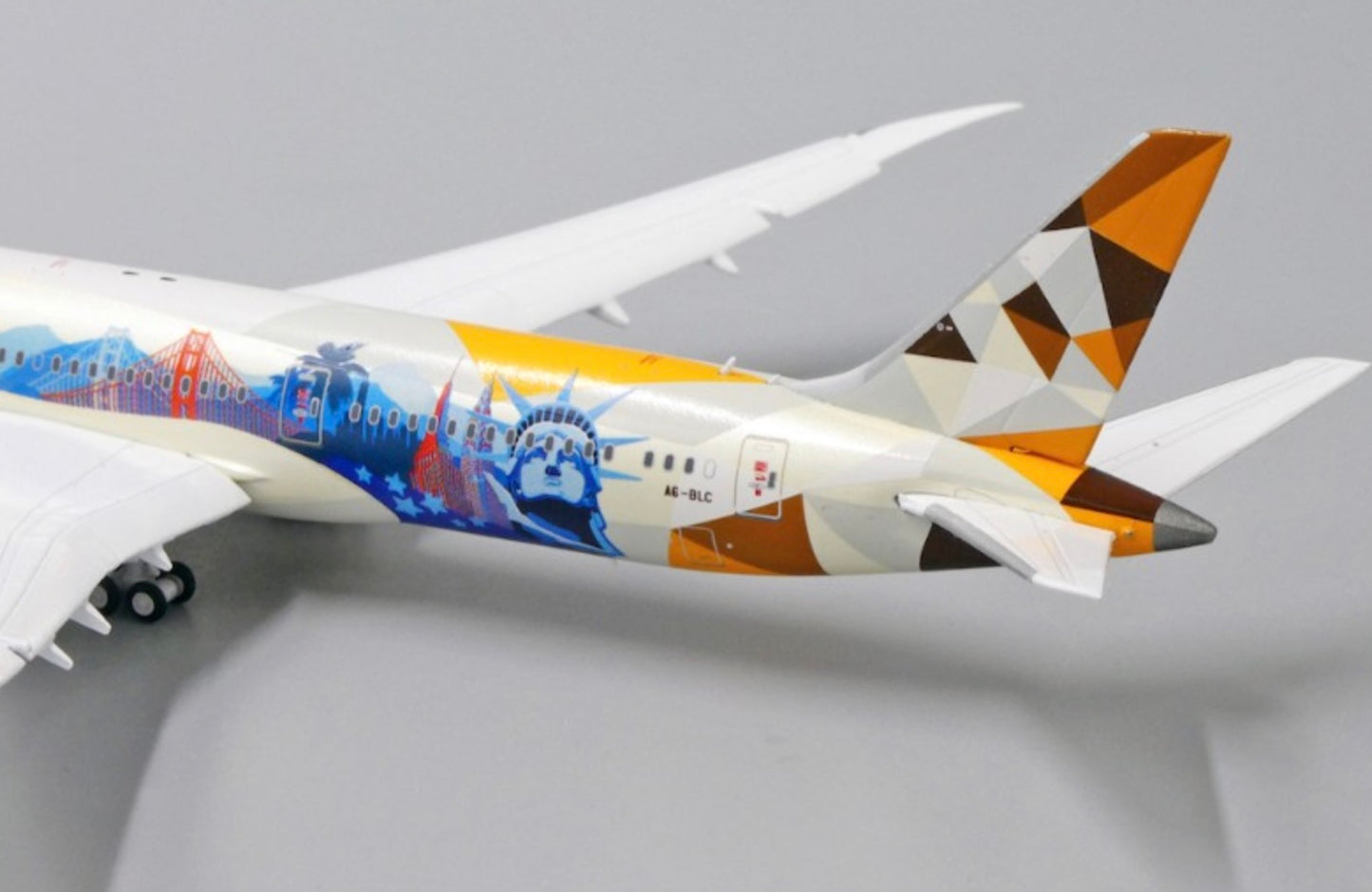 JC WINGS B787-9 ETIHAD AIRWAYS (FLAPS DOWN) REG: A6-BLC