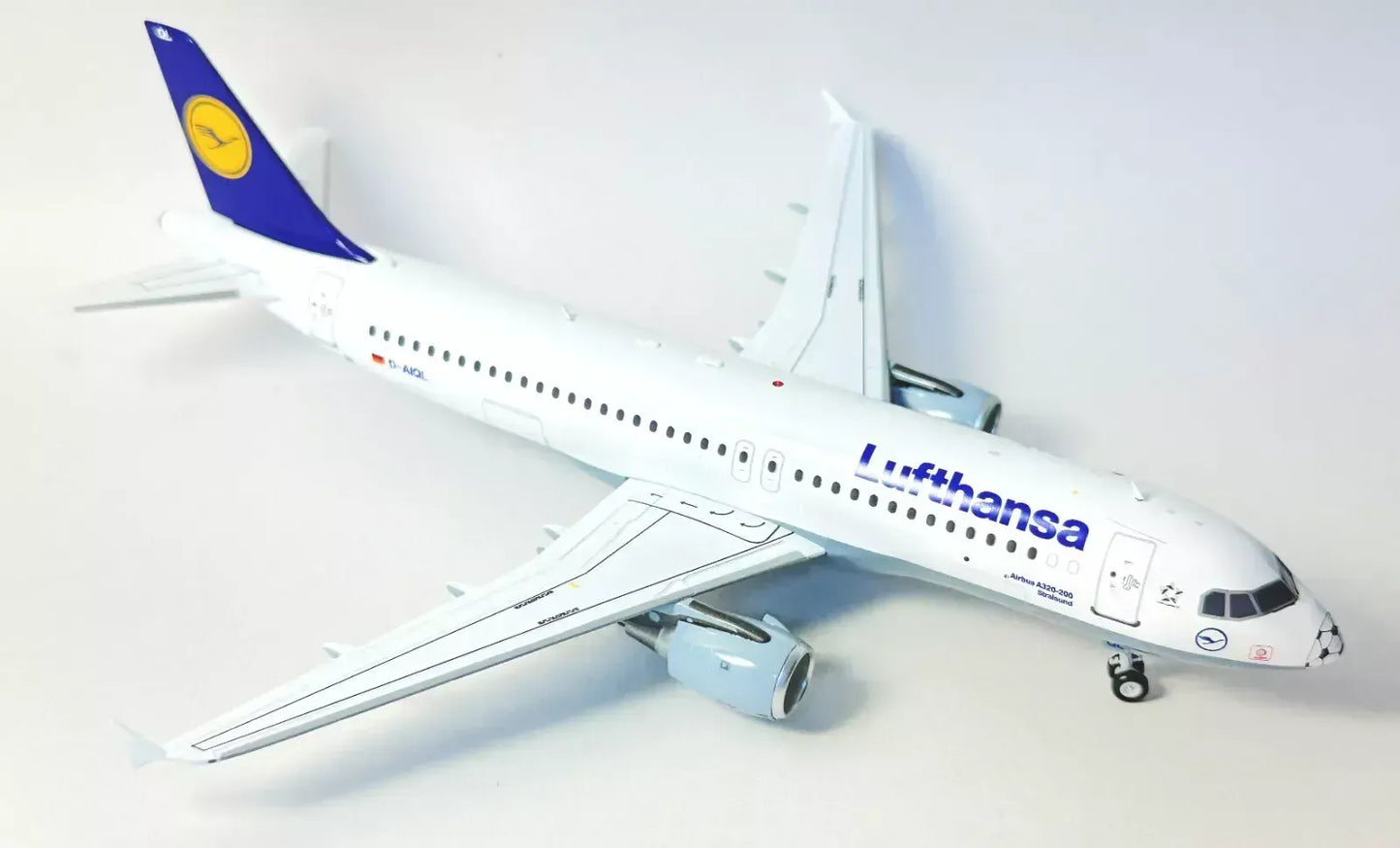 WB MODELS A320-211 LUFTHANSA REG: D-AIQL